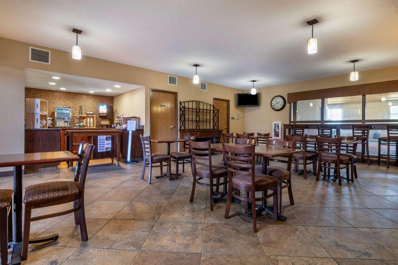Best Western Plus Chelsea Hotel Monticello Buitenkant foto